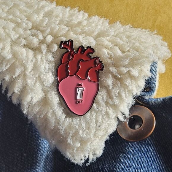 On Off Switch Anatomical Heart Enamel Pin - Picture 1 of 8